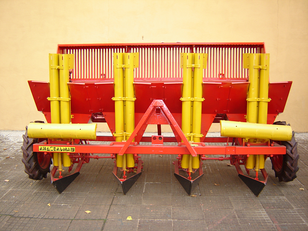 Картофелесажалка навесная 4-рядная Л-202
